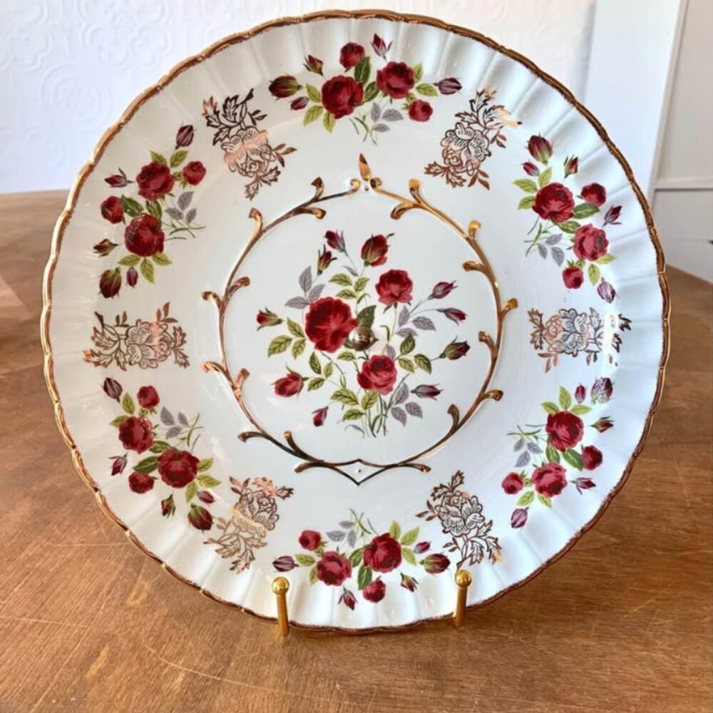 Vintage “Red Red Roses” Avon cake stand 🌹